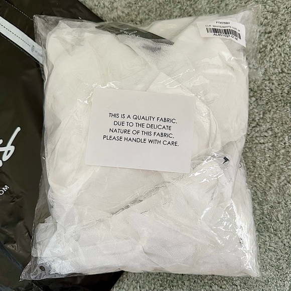 💍Lulu’s Iconic Perfection White Strapless Tulle Two-Piece Midi Dress💍 - Picture 2 of 4